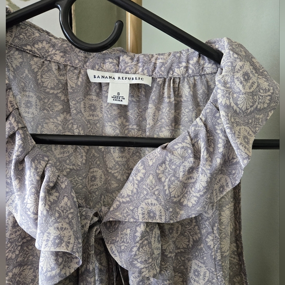 Banana Republic Top sz Small - Picture 2 of 4